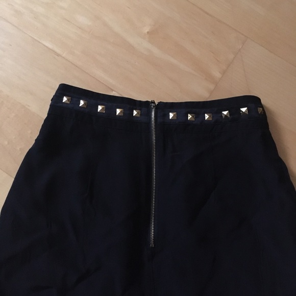 Black skirt with gold studs - Picture 3 of 3